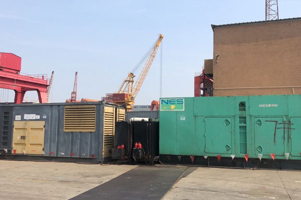 岳麓发电机出租空气滤清器的清洁频率是多少？